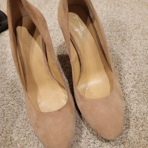 Michael Kors Beige Suede Pump Heel size 9